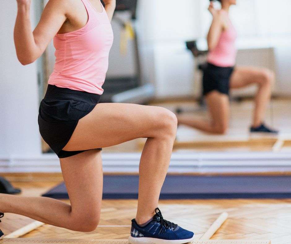 Mujer haciendo ejercicio como parte de la salud integral